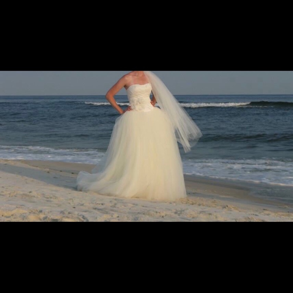White by Vera Wang 🌷 Open for Offers!